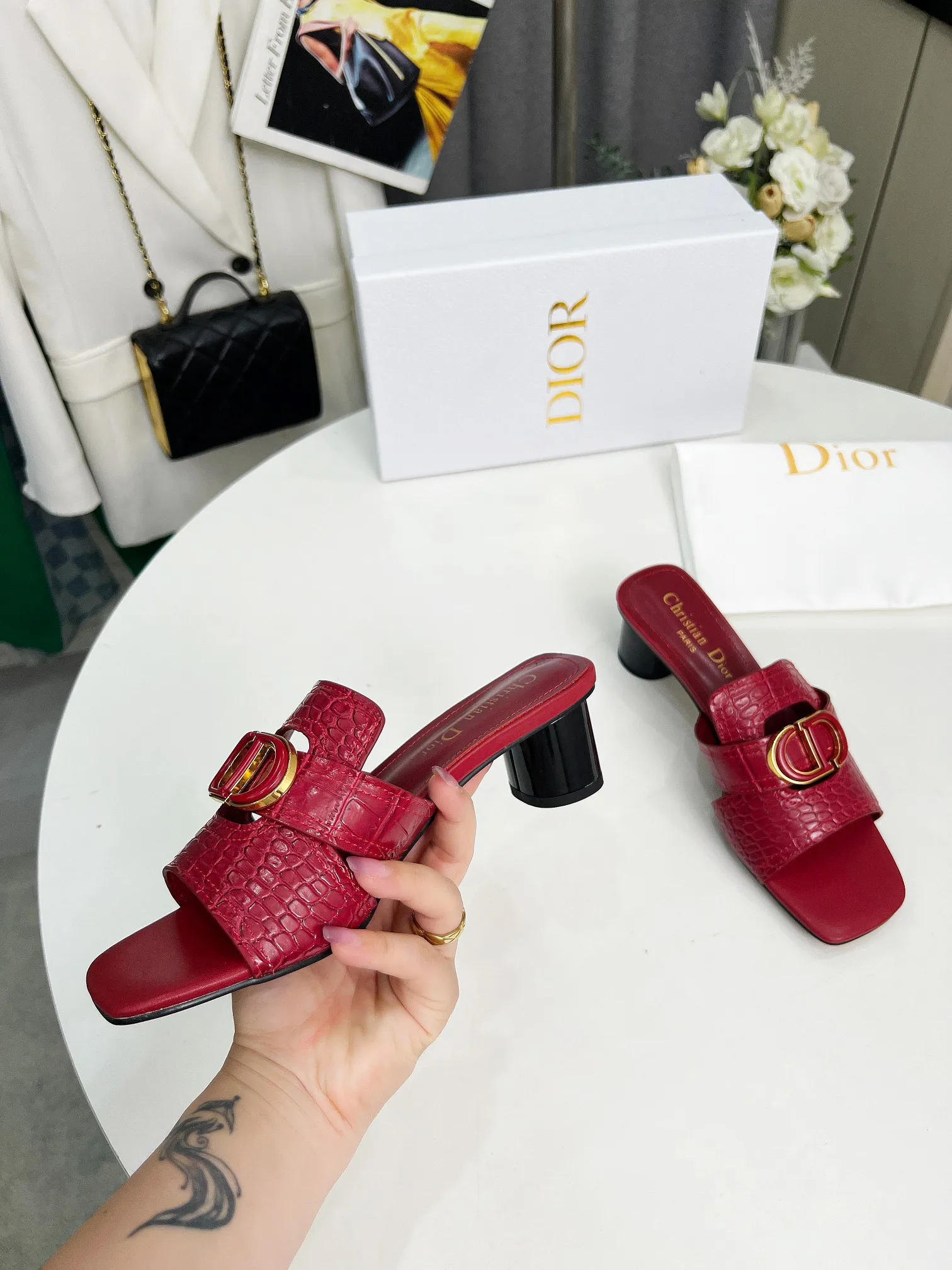 👟👟Ex-factory price 380👟👟 Genuine leather bottom +30 Dior spring and summer new style, cowhide surface, sheepskin lining + double-layer buckle, heel height 4.5cm, size 35-42